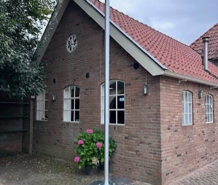 AlarmsysteemExpert.nl Cameramast verplaatsbaar aluminium 4 meter Ø 90mm met tegelframe