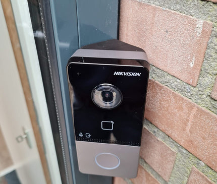 Hikvision Hikvision DS-KABV6113-A, abgewinkelter Montagerahmen für DS-KV6103/6113